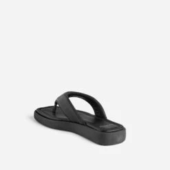 Tong TEXTO Noire En Cuir à Bride Matelassée -Boutique Caprice WWWERM 10382780018 3