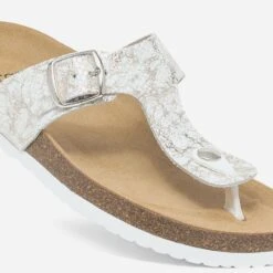 Mule-tong Anatomique Blanche En Cuir Avec Détails Dorés -Boutique Caprice WWWERM 10382780636 4