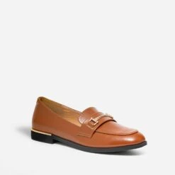 Mocassin Cognac Détails Dorés -Boutique Caprice WWWERM 10383580138 1