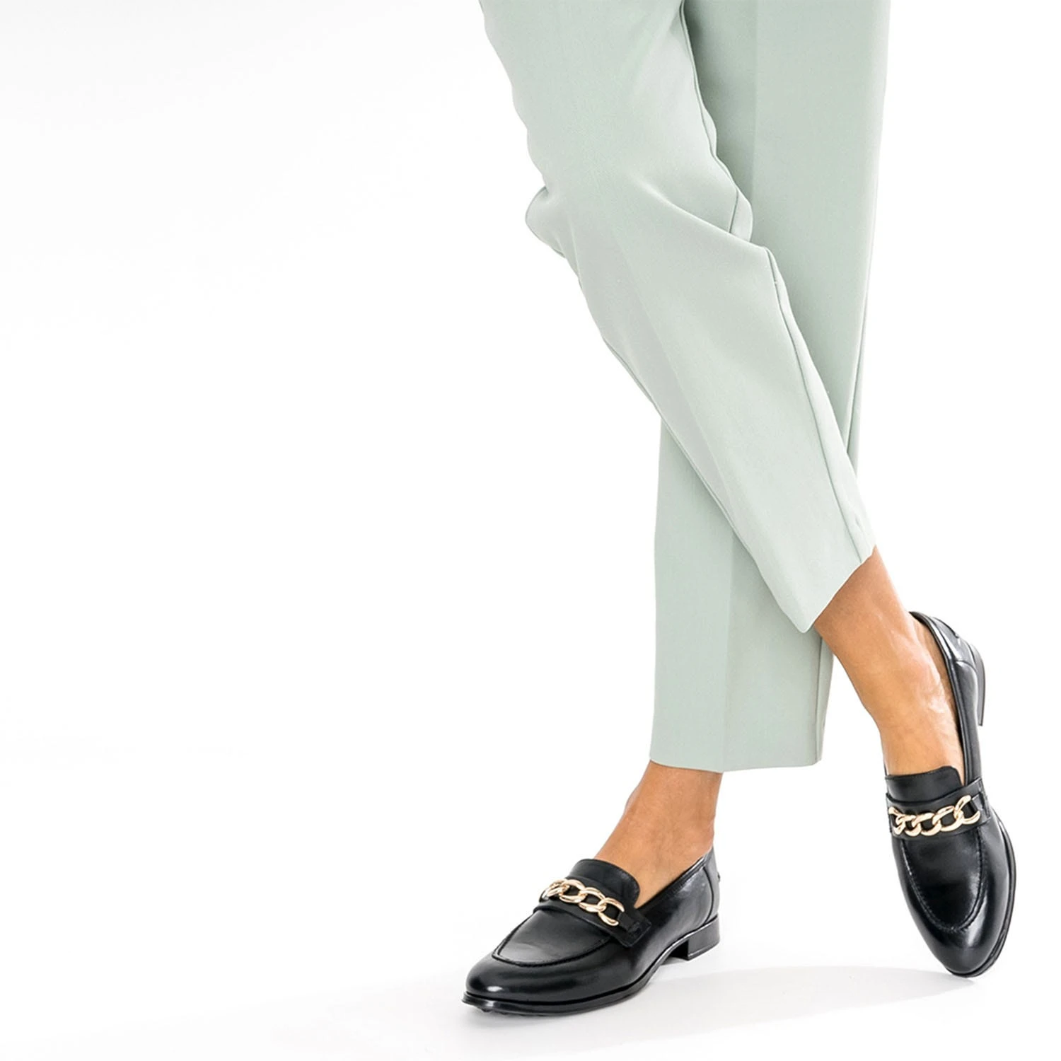 Mocassin Noir En Cuir à Chaîne 4 Mocassin Noir En Cuir à Chaîne – Image 2