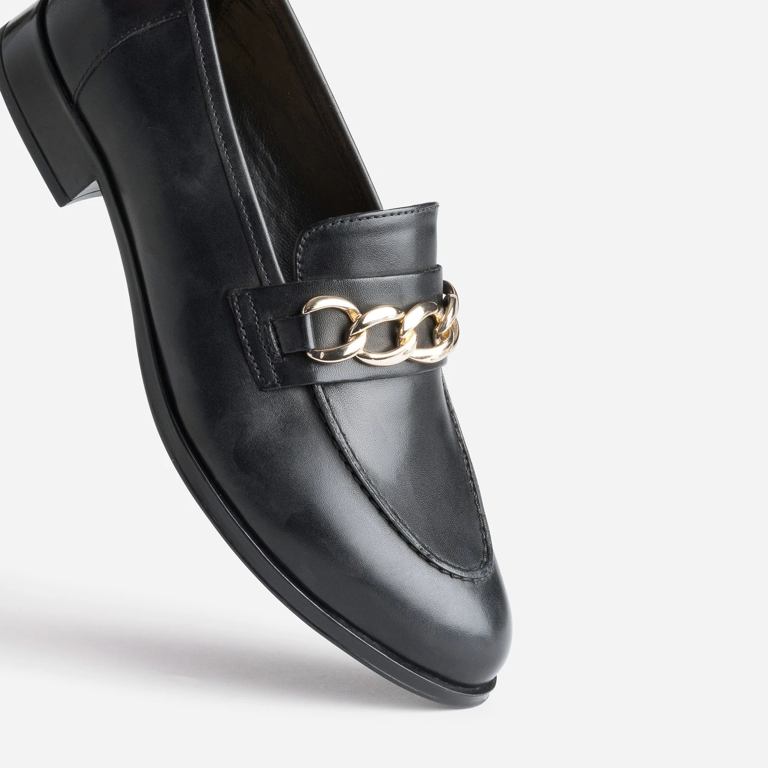 Mocassin Noir En Cuir à Chaîne 9 Mocassin Noir En Cuir à Chaîne – Image 7