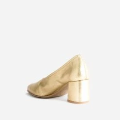 Escarpin Doré En Cuir à Décolleté Couvrant -Boutique Caprice WWWERM 10383960019 3