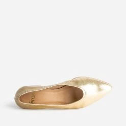 Escarpin Doré En Cuir à Décolleté Couvrant -Boutique Caprice WWWERM 10383960019 4