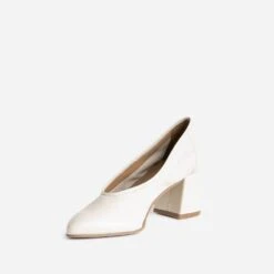 Escarpin Beige En Cuir à Décolleté Couvrant -Boutique Caprice WWWERM 10383960020 2