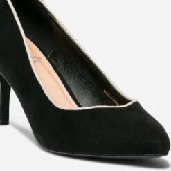 Escarpin Noir Suédé éco-conçu à Bord Doré Et Bout Pointu -Boutique Caprice WWWERM 10383990068 5