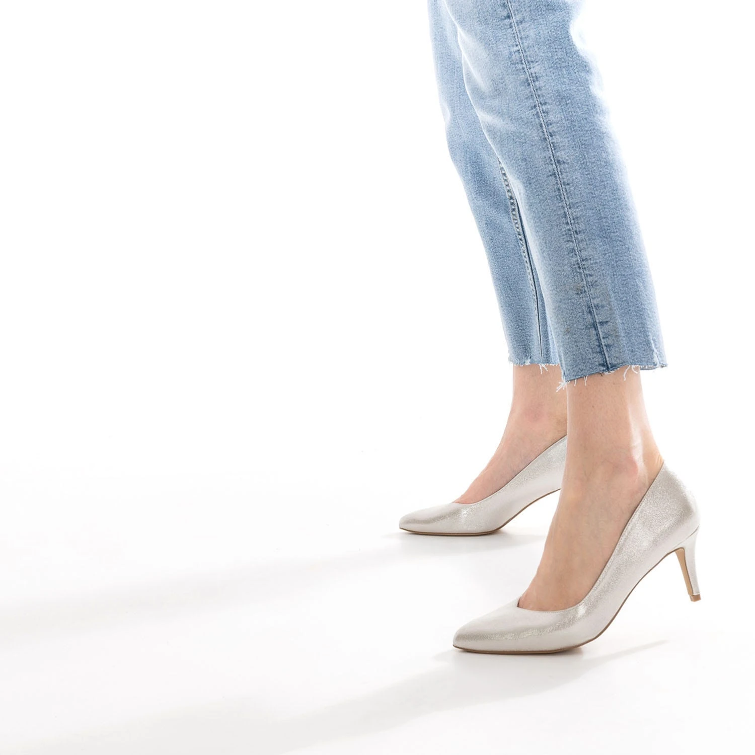 Escarpin Argenté à Bout Pointu 4 Escarpin Argenté à Bout Pointu – Image 2