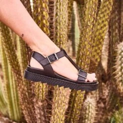 Sandale TEXTO Noire En Cuir à Semelle Crantée -Boutique Caprice WWWERM 10385760231 8