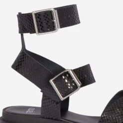 Sandale TEXTO Noire Effet Python à Semelle Crantée -Boutique Caprice WWWERM 10385761194 4