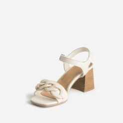 Sandale écrue En Cuir Avec Maxi-chaîne écrue -Boutique Caprice WWWERM 10386330049 2