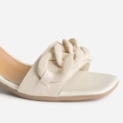 Sandale écrue En Cuir Avec Maxi-chaîne écrue -Boutique Caprice WWWERM 10386330049 5