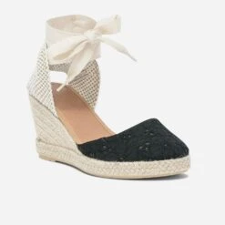 Espadrille Compensée Noire En Toile Avec Broderie Anglaise -Boutique Caprice WWWERM 10386420610 1
