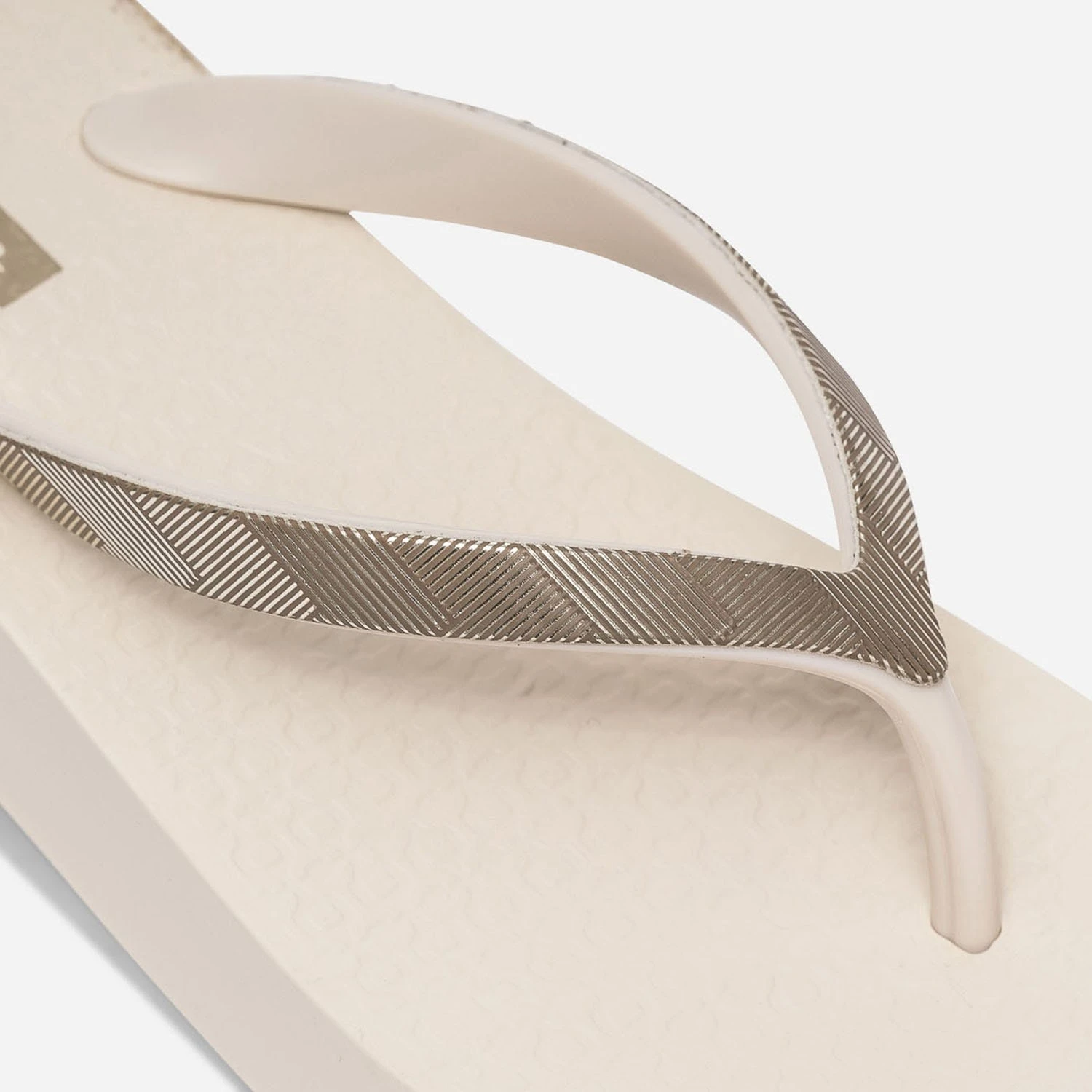 Tong Compensée IPANEMA Beige Avec Brides Graphiques 8 Tong Compensée IPANEMA Beige Avec Brides Graphiques – Image 6